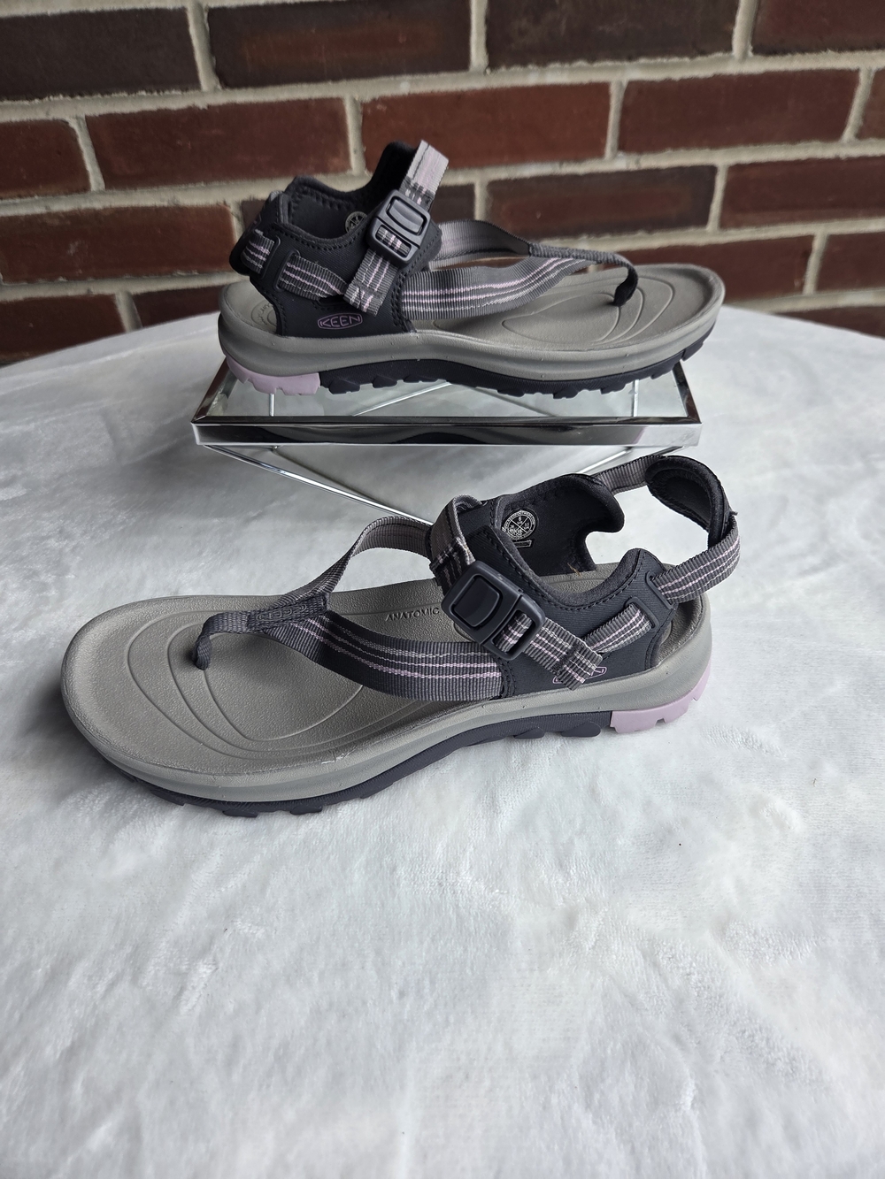 KEEN Women’s Gray Pink Sport Hiking Sandals Size 6